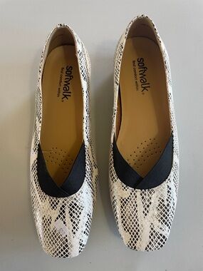 Softwalk Women's Brown And Cream Alligator Print Flat Shoes. Near New Condition.
